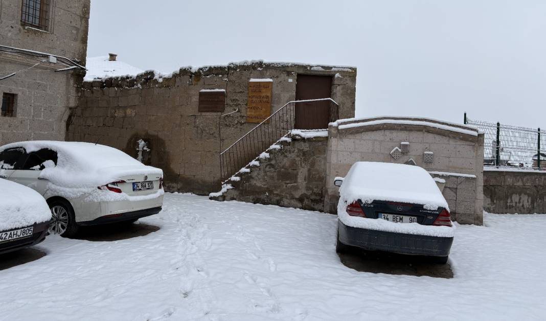 Vatandaş hem sevindi, hem üzüldü! Aksaray'da çiçek açan ağaçlar beyaza büründü 10